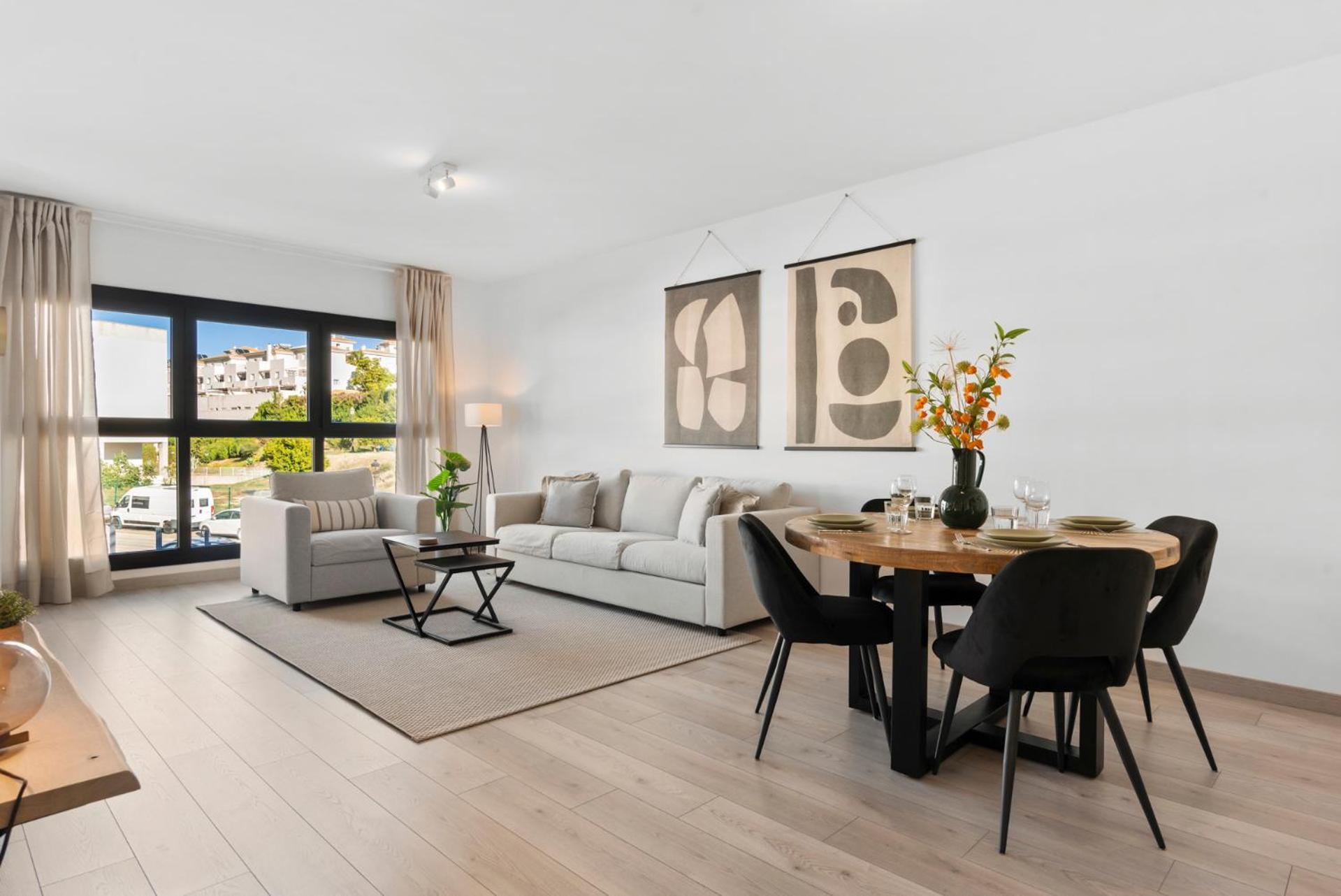 Beautiful 2-Bedroom Apartment Near Center And Beach Estepona Bagian luar foto