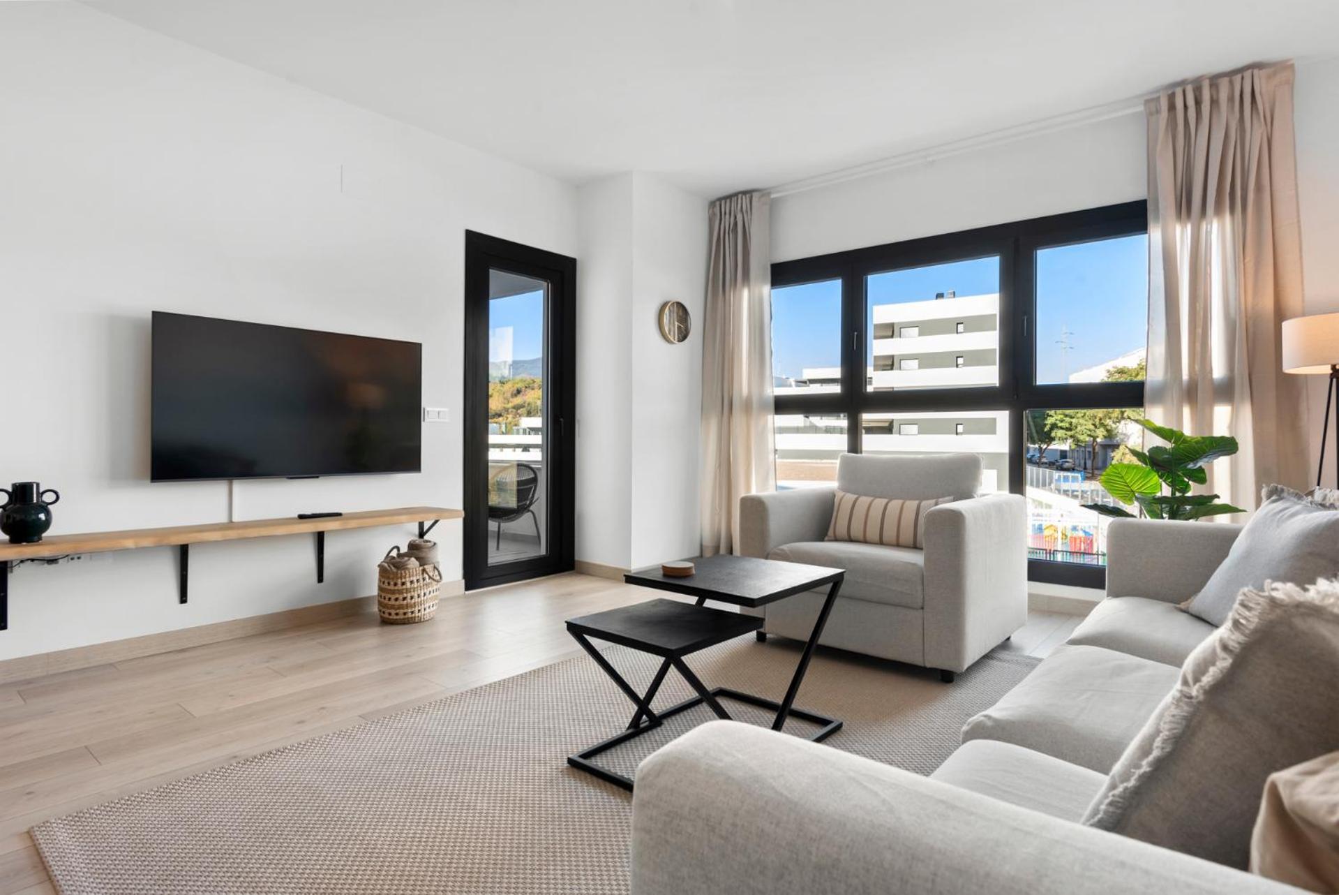Beautiful 2-Bedroom Apartment Near Center And Beach Estepona Bagian luar foto