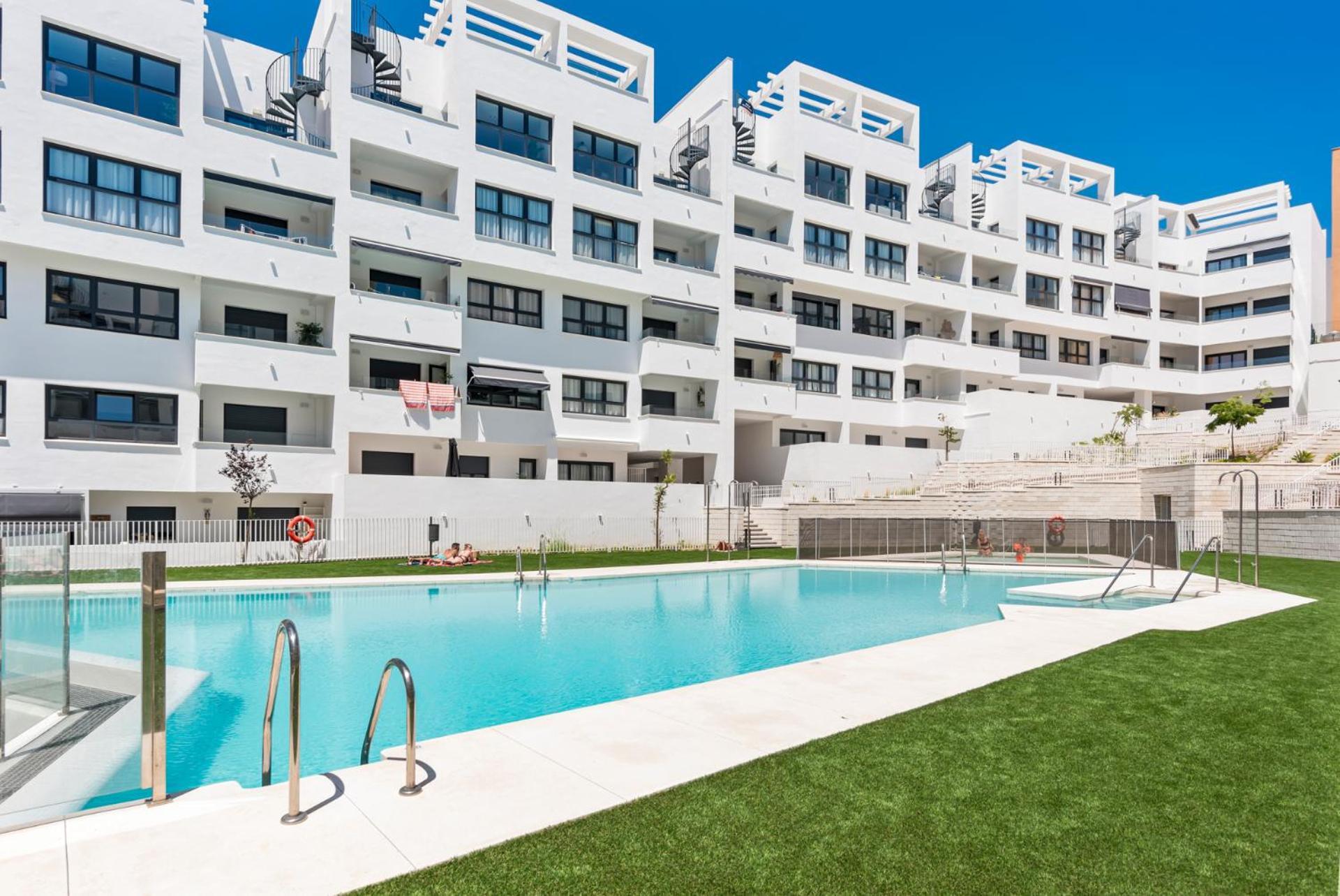 Beautiful 2-Bedroom Apartment Near Center And Beach Estepona Bagian luar foto