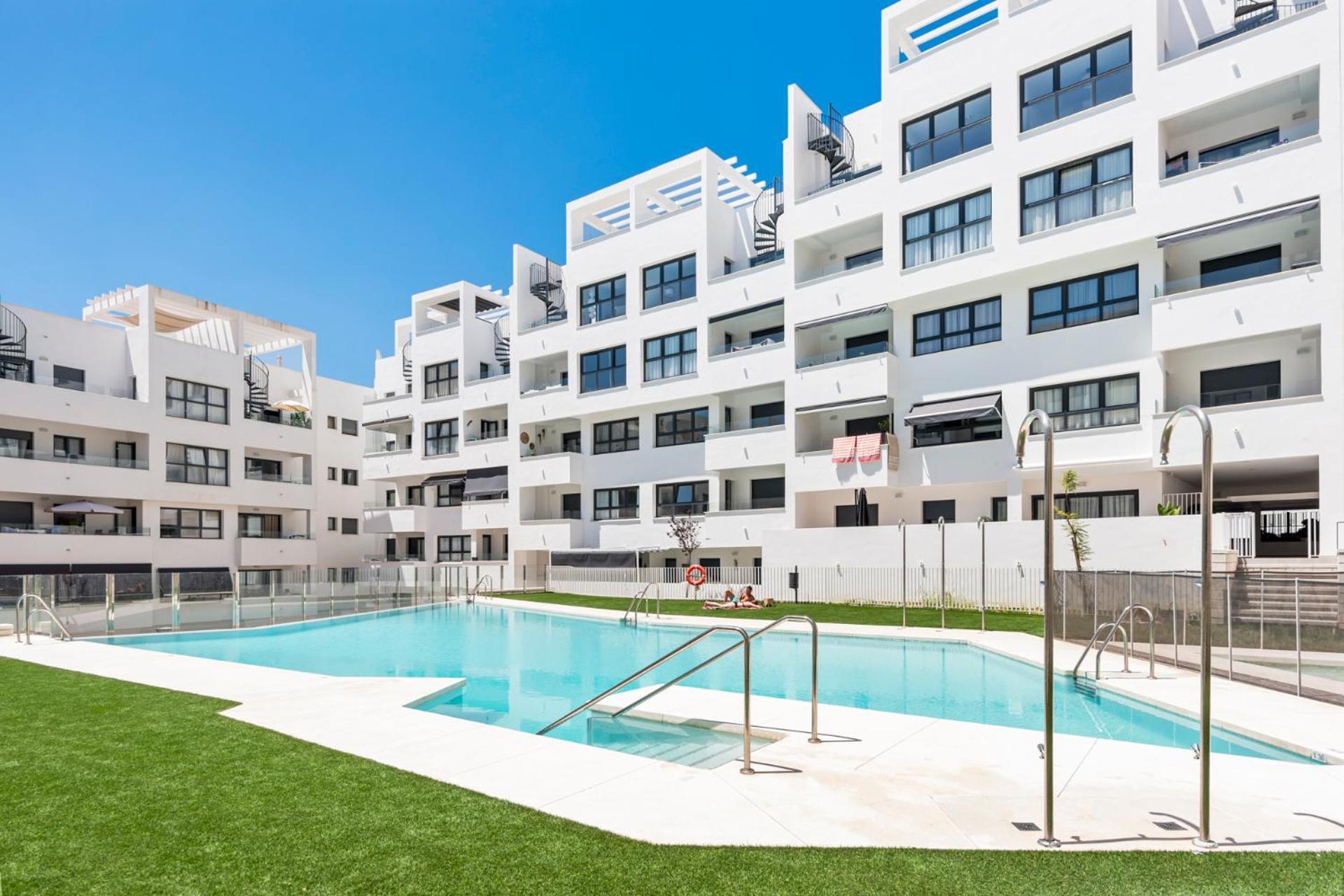 Beautiful 2-Bedroom Apartment Near Center And Beach Estepona Bagian luar foto