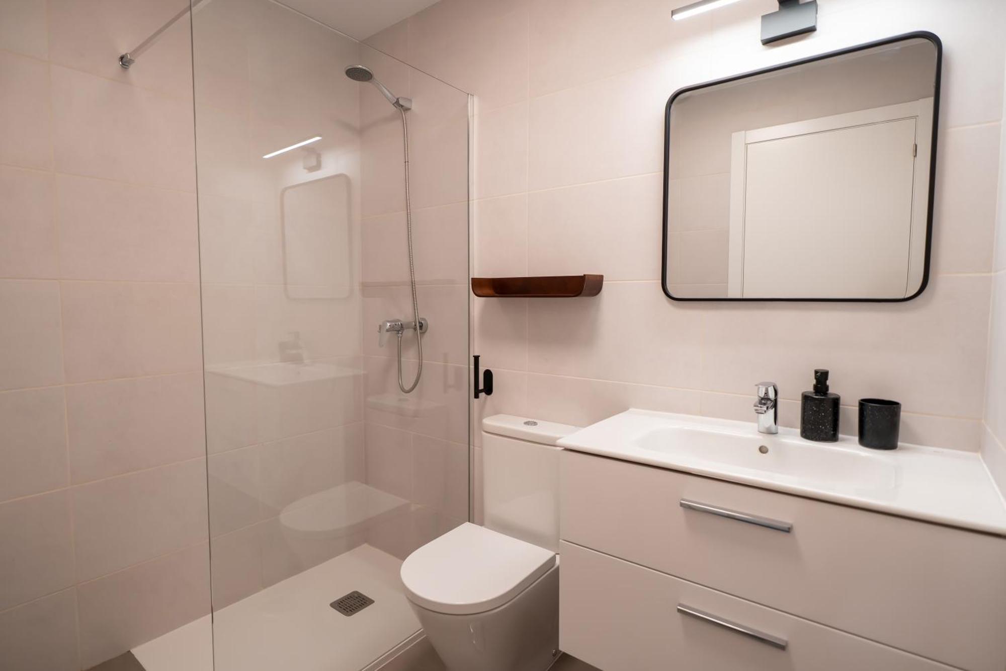 Beautiful 2-Bedroom Apartment Near Center And Beach Estepona Bagian luar foto