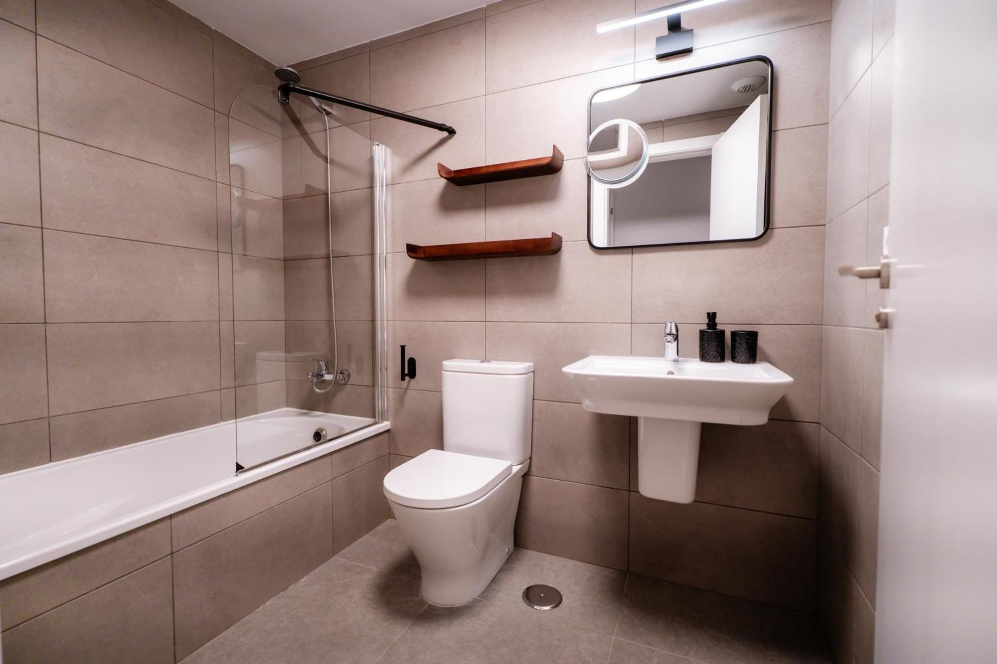 Beautiful 2-Bedroom Apartment Near Center And Beach Estepona Bagian luar foto